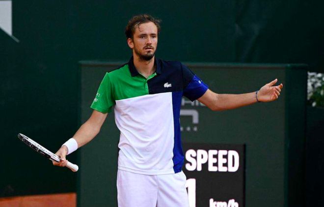 40岁后单场25+5+5场次詹姆斯达16次，历史断档第一