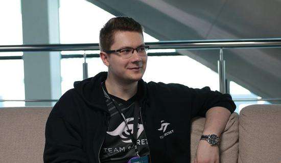 太阳报：库尼亚妻子比他年长6岁，两人相恋8年育有两个孩子